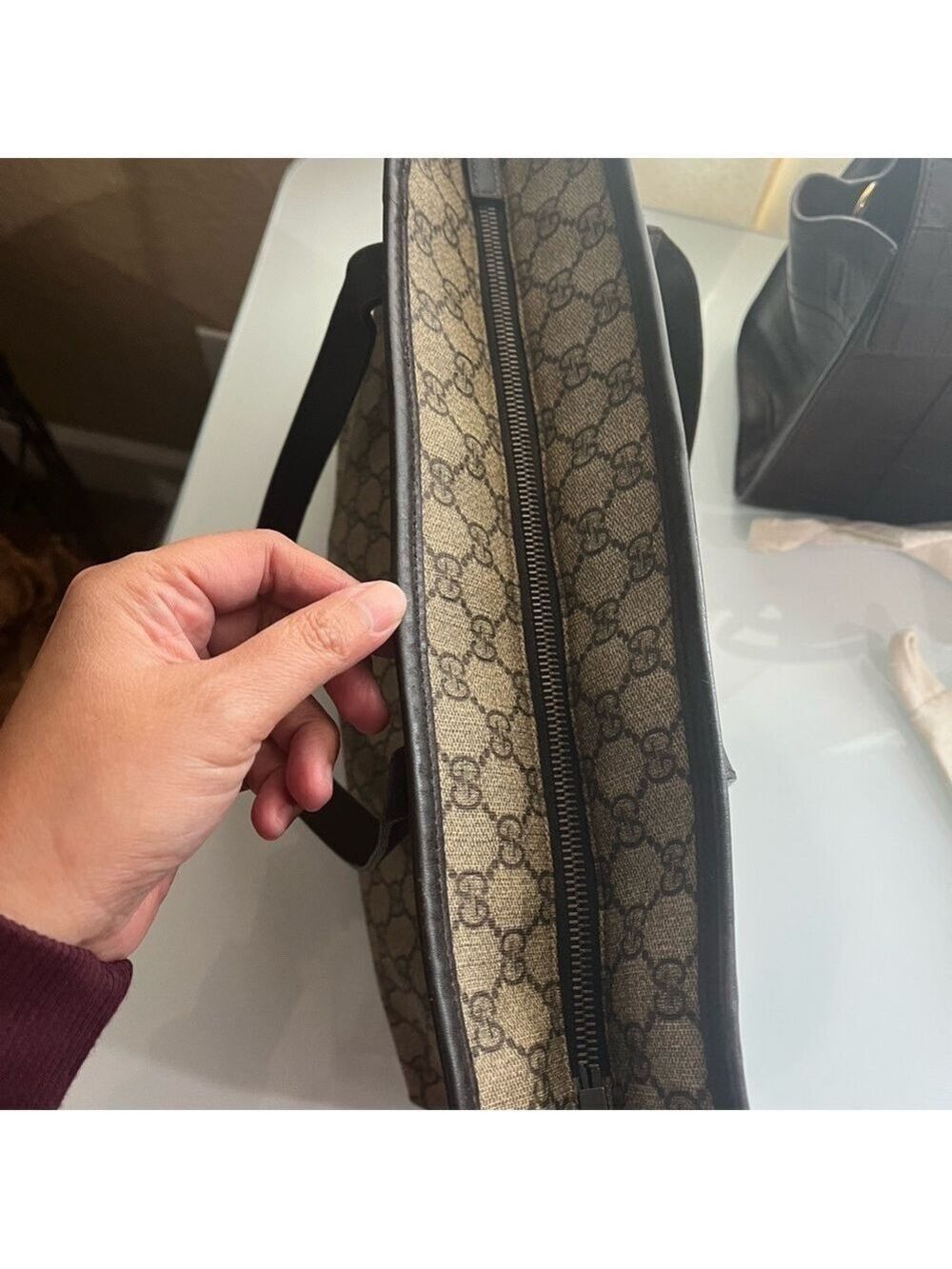 GUCCI GG SUPREME MONOGRAM TOTE - Picture 4 of 16